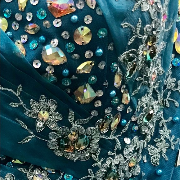 Ball Gown👑Pageant Gown Prom Gown Your Gown Gorgeous color and sequins decals 🌹 - Picture 9 of 16